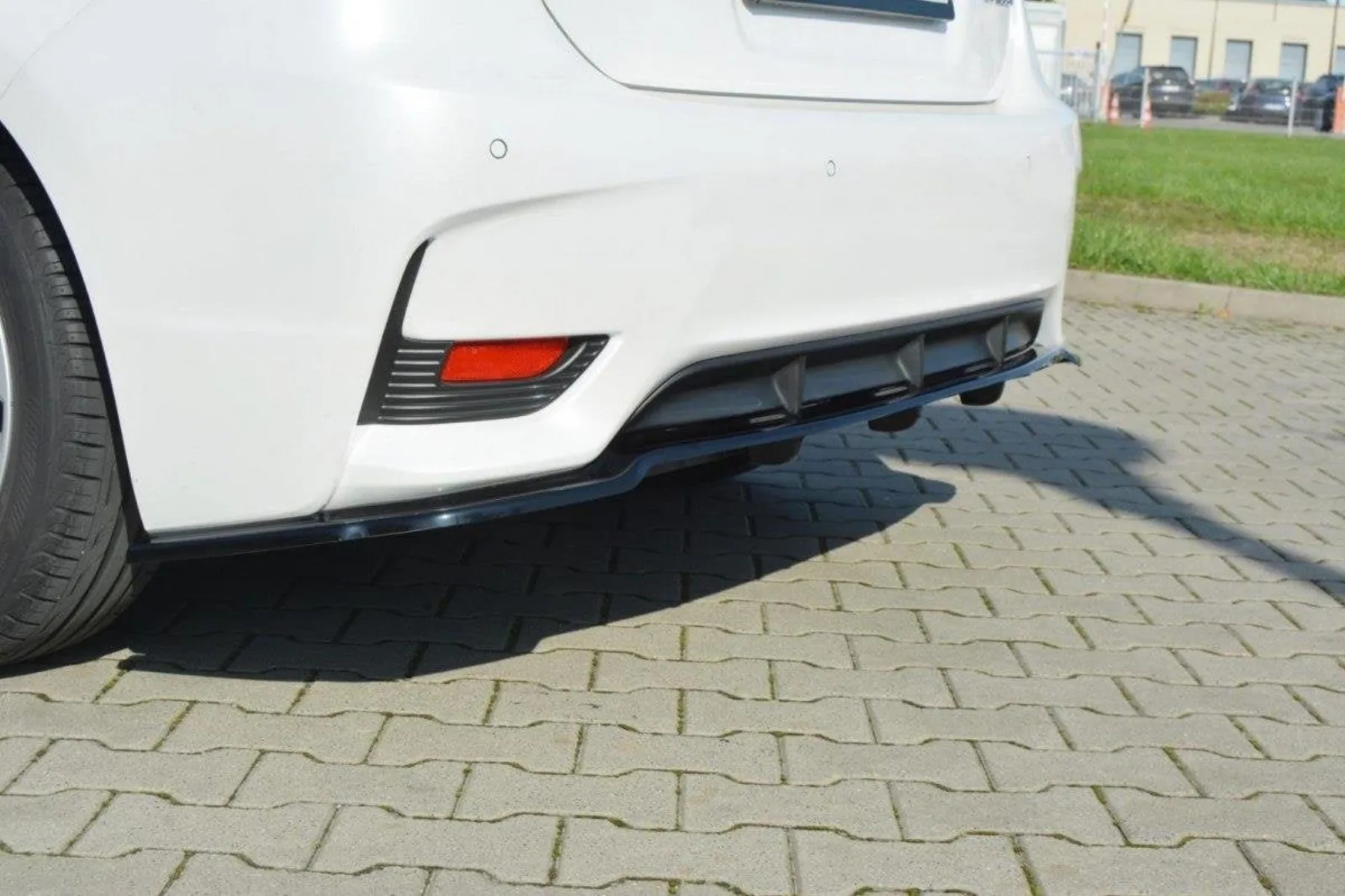 Rear Splitter compatible with Lexus CT Mk1 Facelift (With Diffuser)