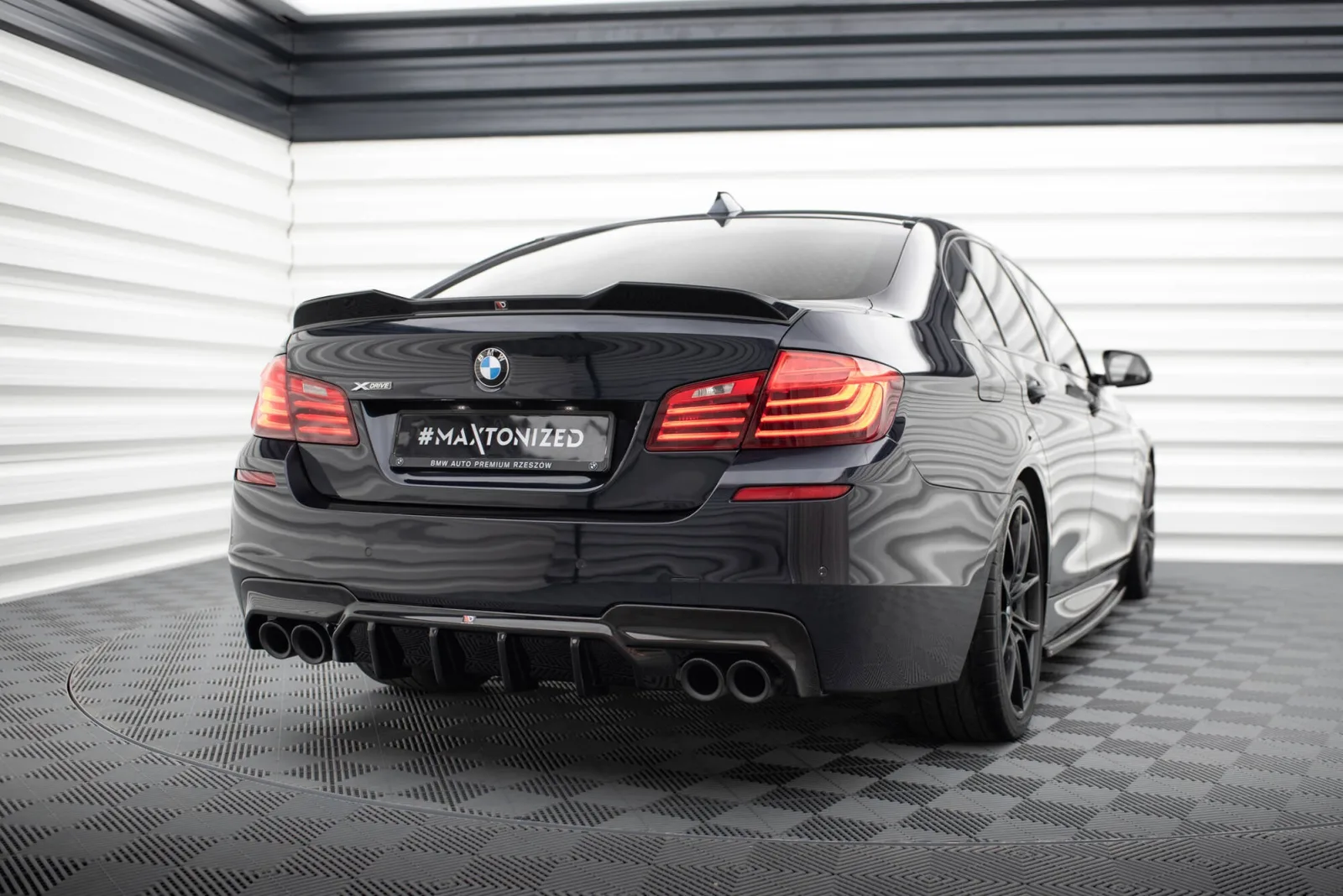 Rear Valance V.2 compatible with BMW 5 M-Pack F10 / F11 (Version with two double exhausts)
