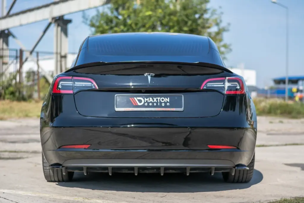 Rear Valance compatible with Tesla Model 3
