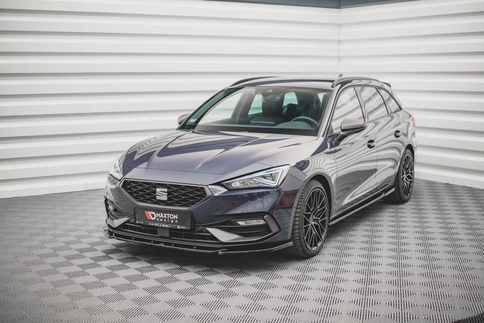Front Splitter V.2 compatible with Seat Leon FR Mk4
