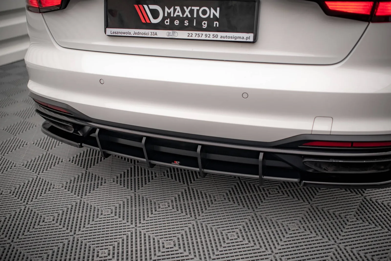 Rear Diffuser Street Pro compatible with Audi A4 B9 Facelift