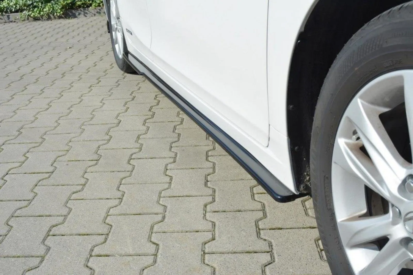 Side Skirts Diffusers compatible with Lexus CT Mk1 Facelift