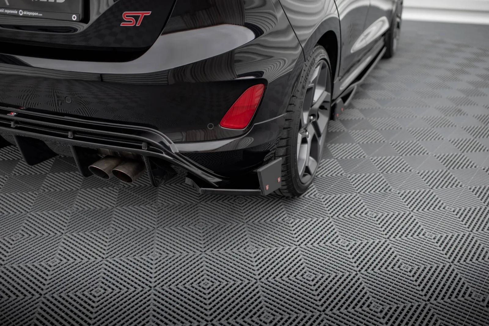 Rear Side Splitters V.4 + Flaps compatible with Ford Fiesta ST Mk8
