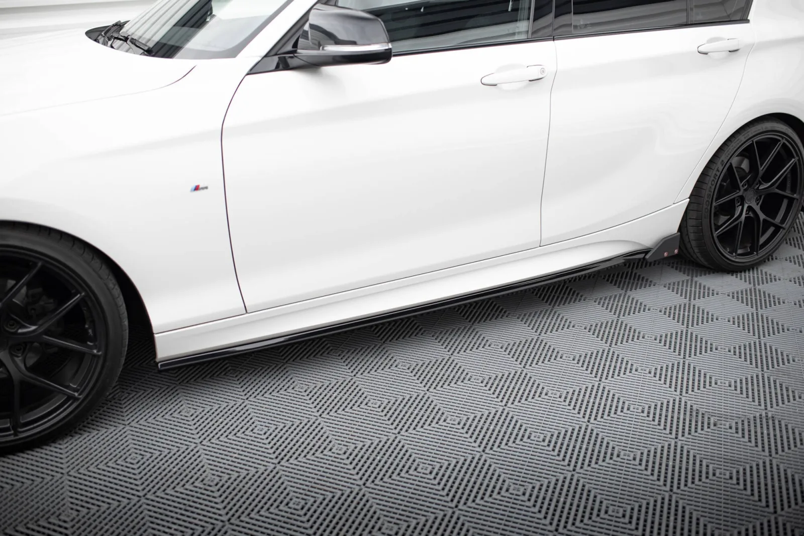 Side Skirts Diffusers V.4 + Flaps compatible with BMW 1 M-Pack / M140i F20 Facelift