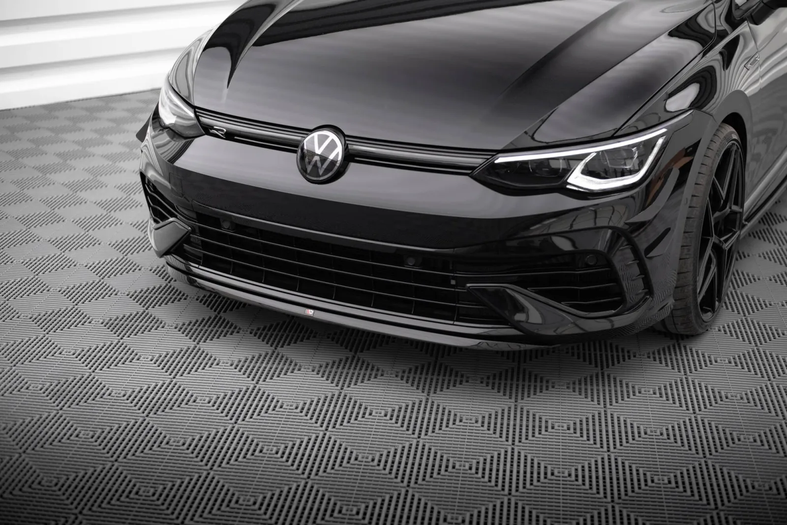 Front Splitter V.7 compatible with Volkswagen Golf R Hatchback / Variant Mk8