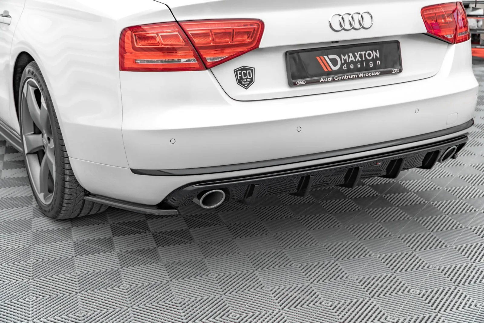 Rear Valance compatible with Audi A8 D4