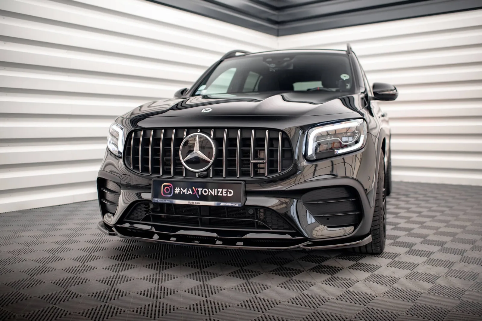 Front Splitter V.2 compatible with Mercedes-AMG GLB 35 / AMG-Line X247