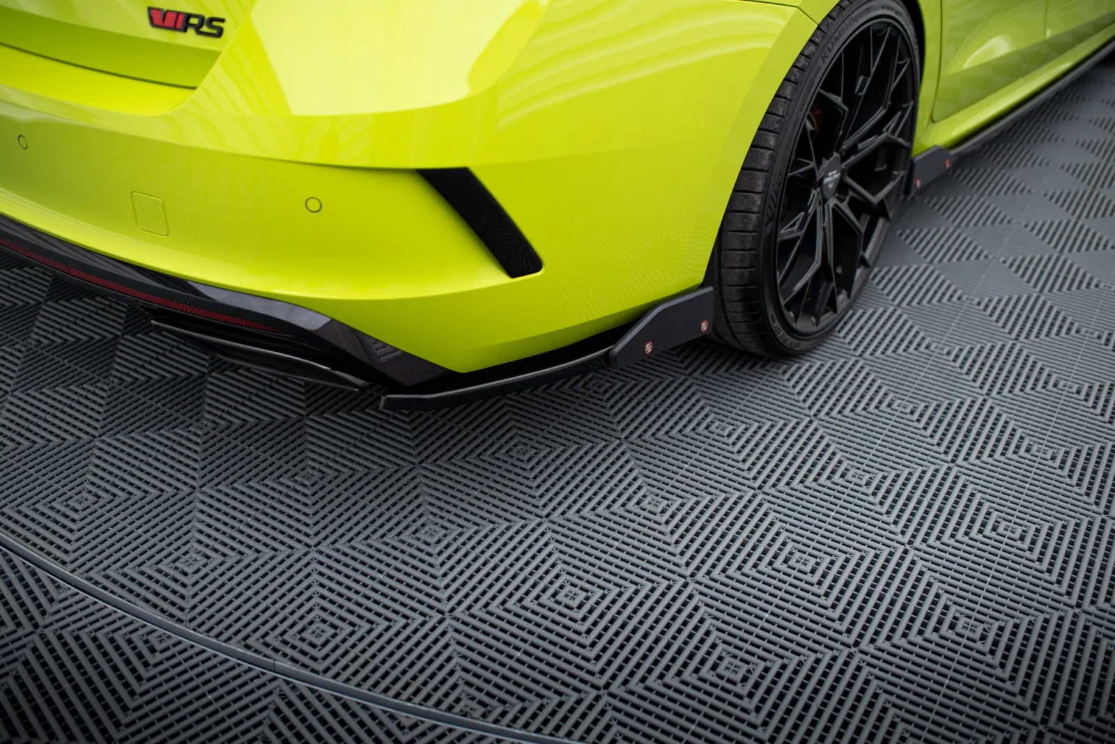 Rear Side Splitters V.2 + Flaps compatible with Skoda Octavia RS Combi / Liftback Mk4 / Mk4 Facelift