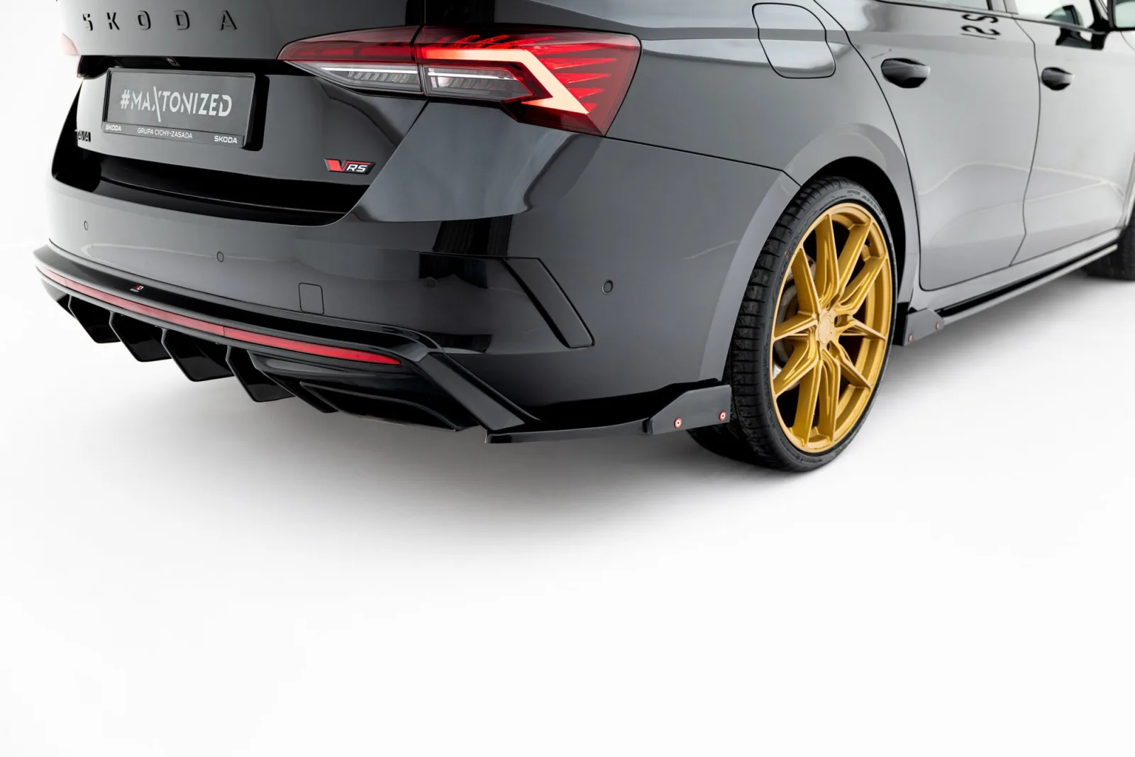 Rear Side Splitters V.4 + Flaps compatible with Skoda Octavia RS Combi / Liftback Mk4 / Mk4 Facelift