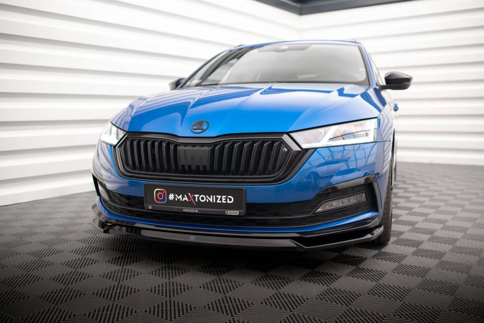 Front Splitter V.2 compatible with Skoda Octavia Sportline Mk4