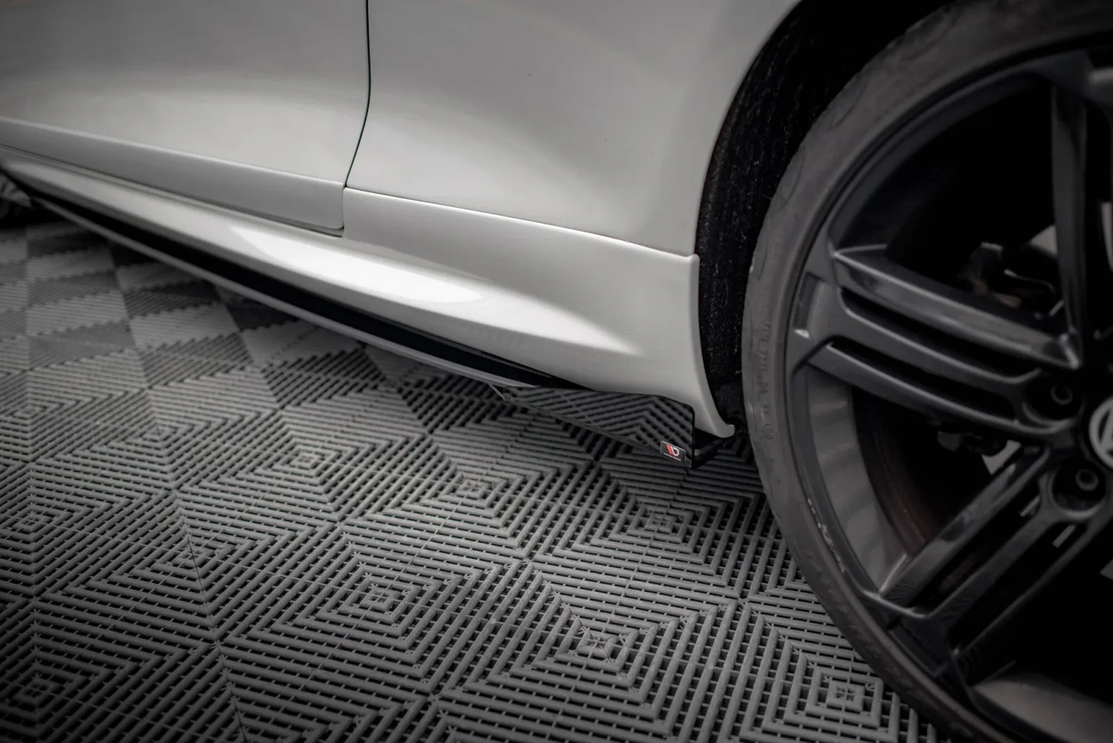 Side Flaps compatible with Volkswagen Scirocco R Mk3