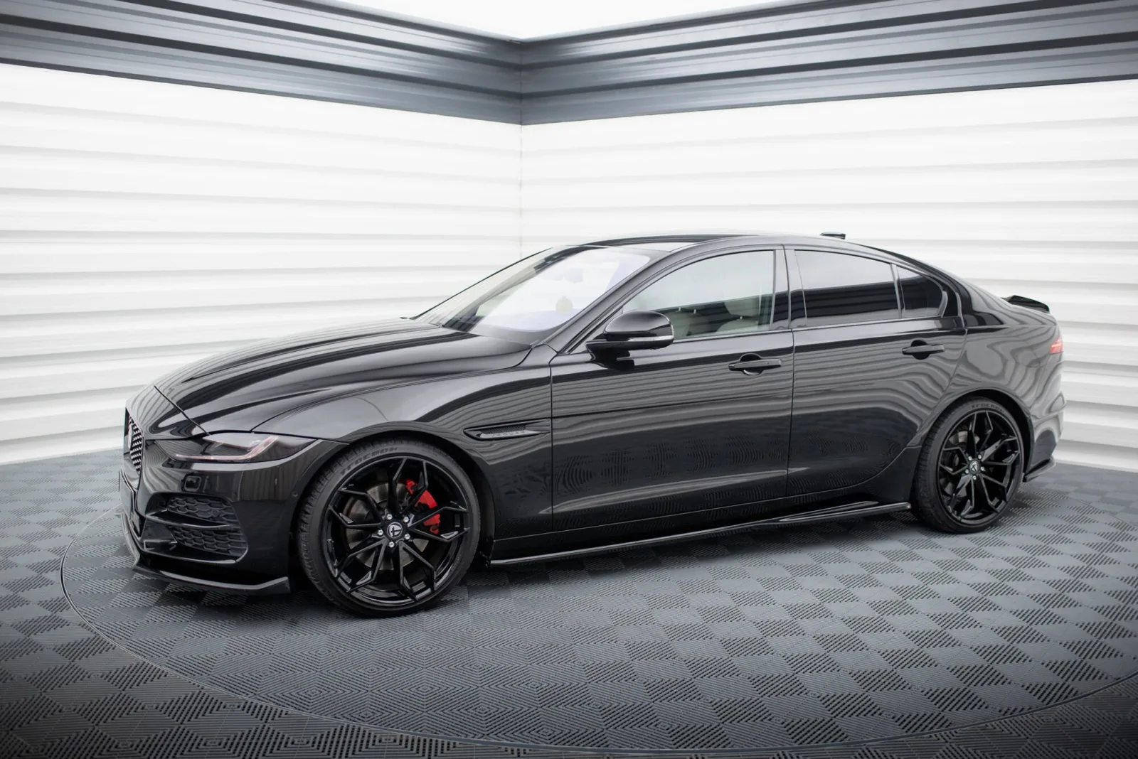 Set of Splitters compatible with Jaguar XE X760 Facelift
