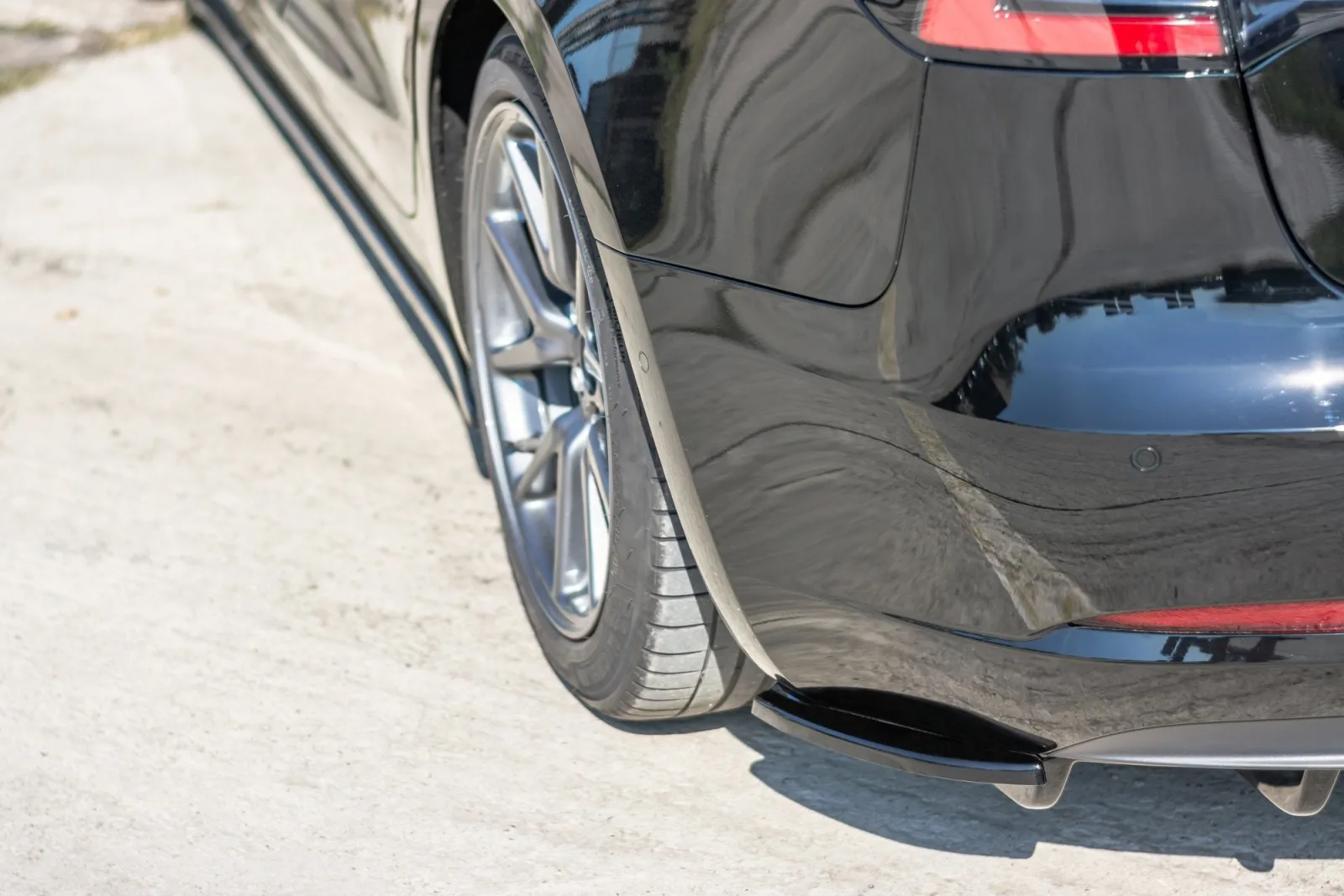 Rear Side Splitters compatible with Tesla Model 3