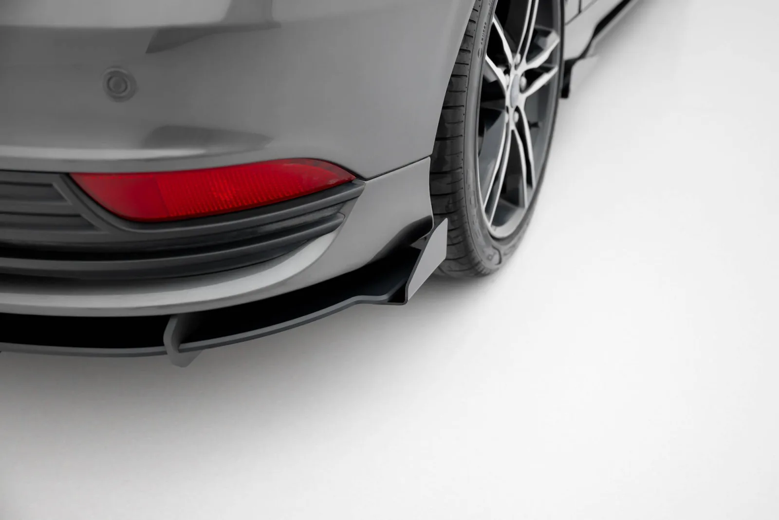 Rear Side Flaps compatible with Ford Focus ST Mk3 Facelift