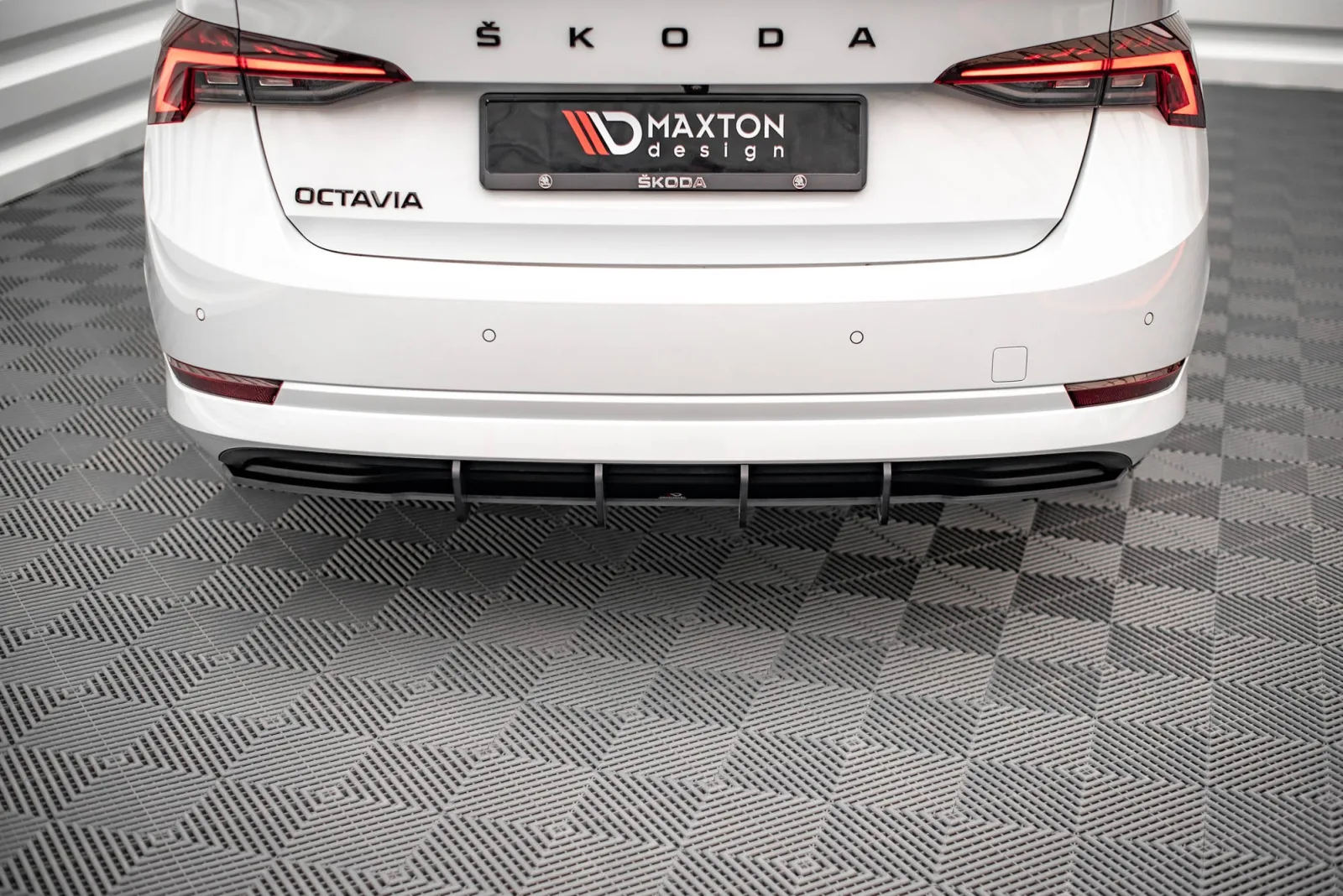 Rear Diffuser Street Pro compatible with Skoda Octavia Mk4