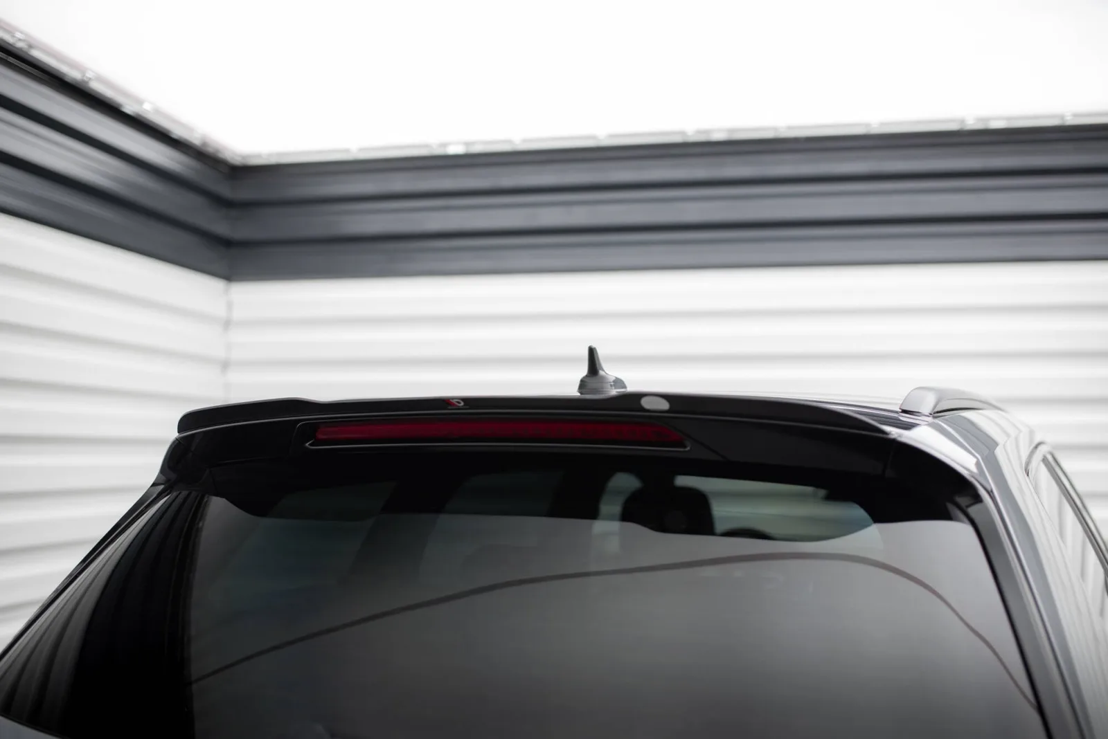Spoiler Cap compatible with Volkswagen Passat R-Line B8