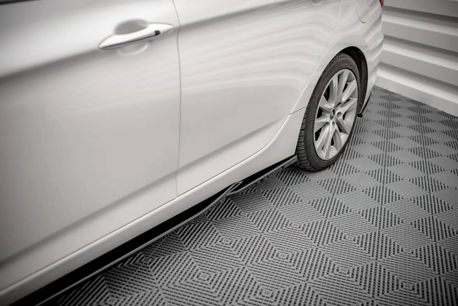 Side Skirts Diffusers compatible with Hyundai I40 Mk1