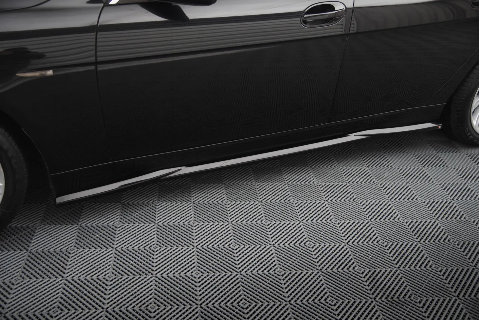 Side Skirts Diffusers compatible with BMW 7 E65