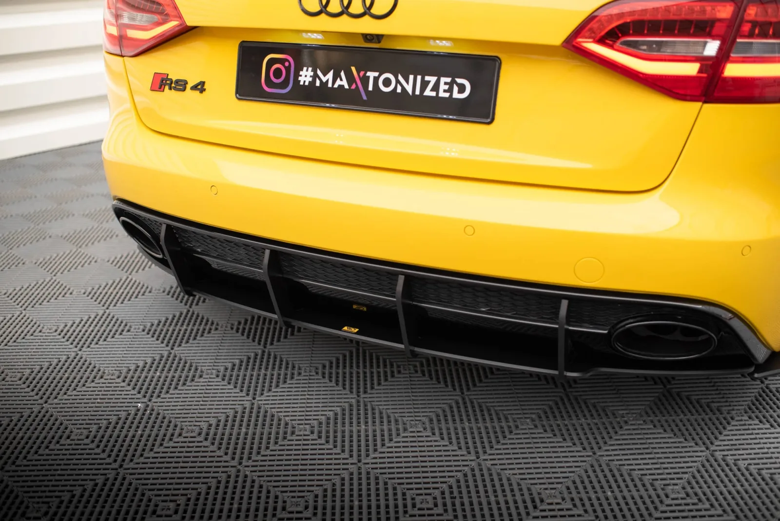 Rear Diffuser Street Pro compatible with Audi RS4 B8