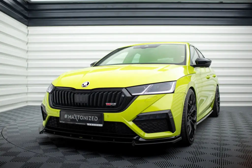 Front Splitter V.1 compatible with Skoda Octavia RS Mk4