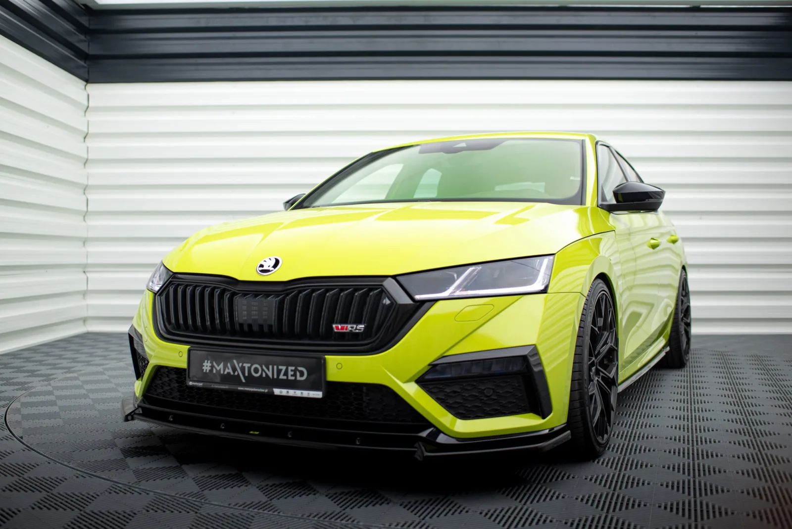 Front Splitter V.1 compatible with Skoda Octavia RS Mk4
