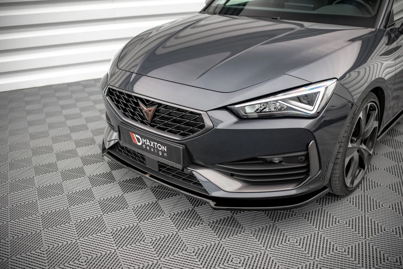 Front Splitter V.2 compatible with Cupra Leon Mk1