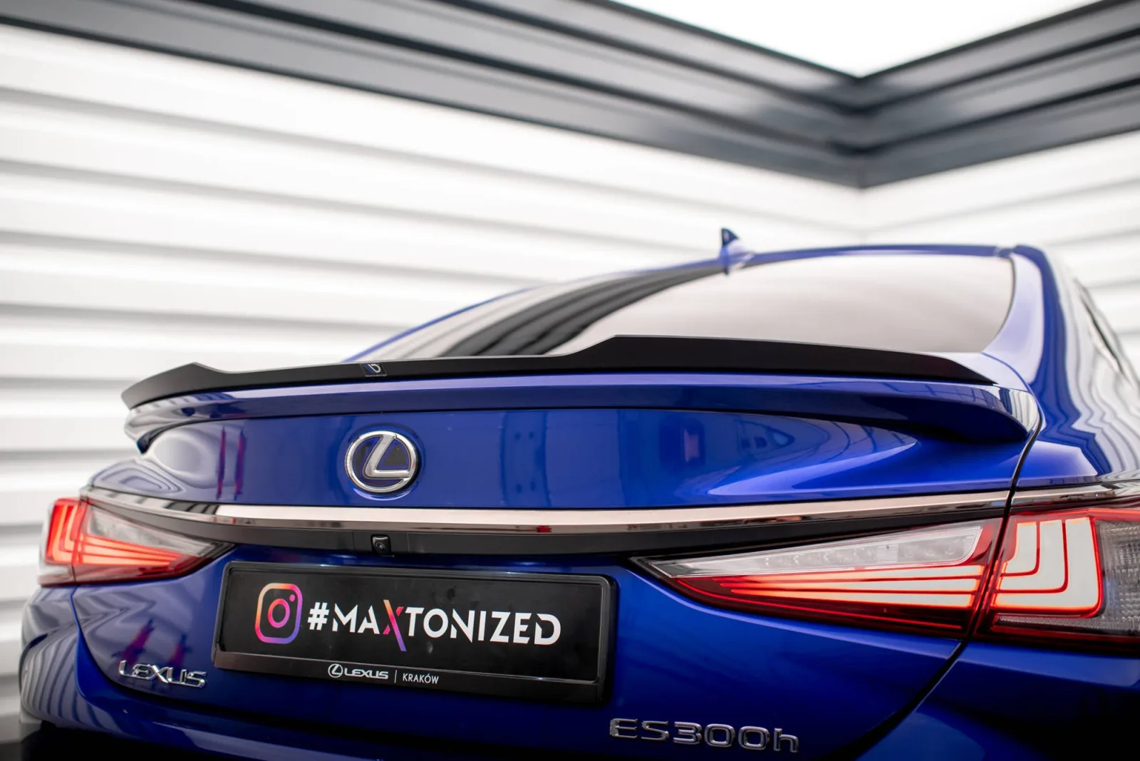 Spoiler Cap compatible with Lexus ES F Sport Mk7