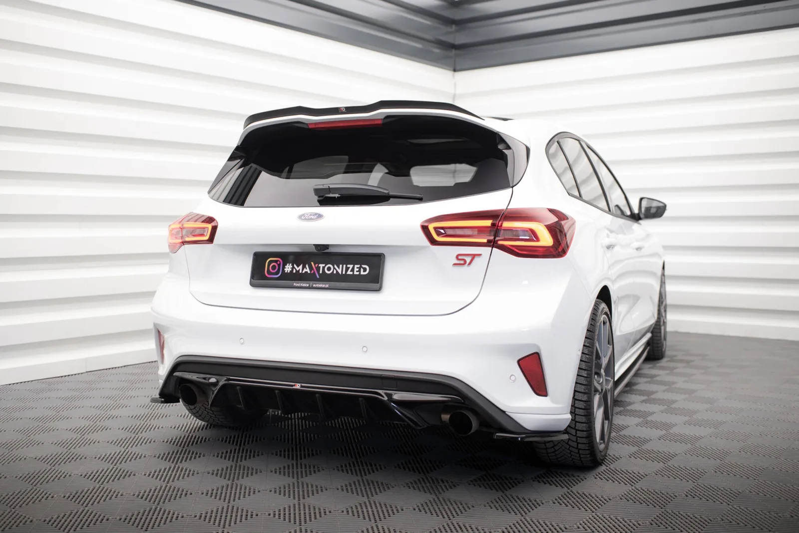 Rear Valance V.2 compatible with Ford Focus Hatchback ST Mk4