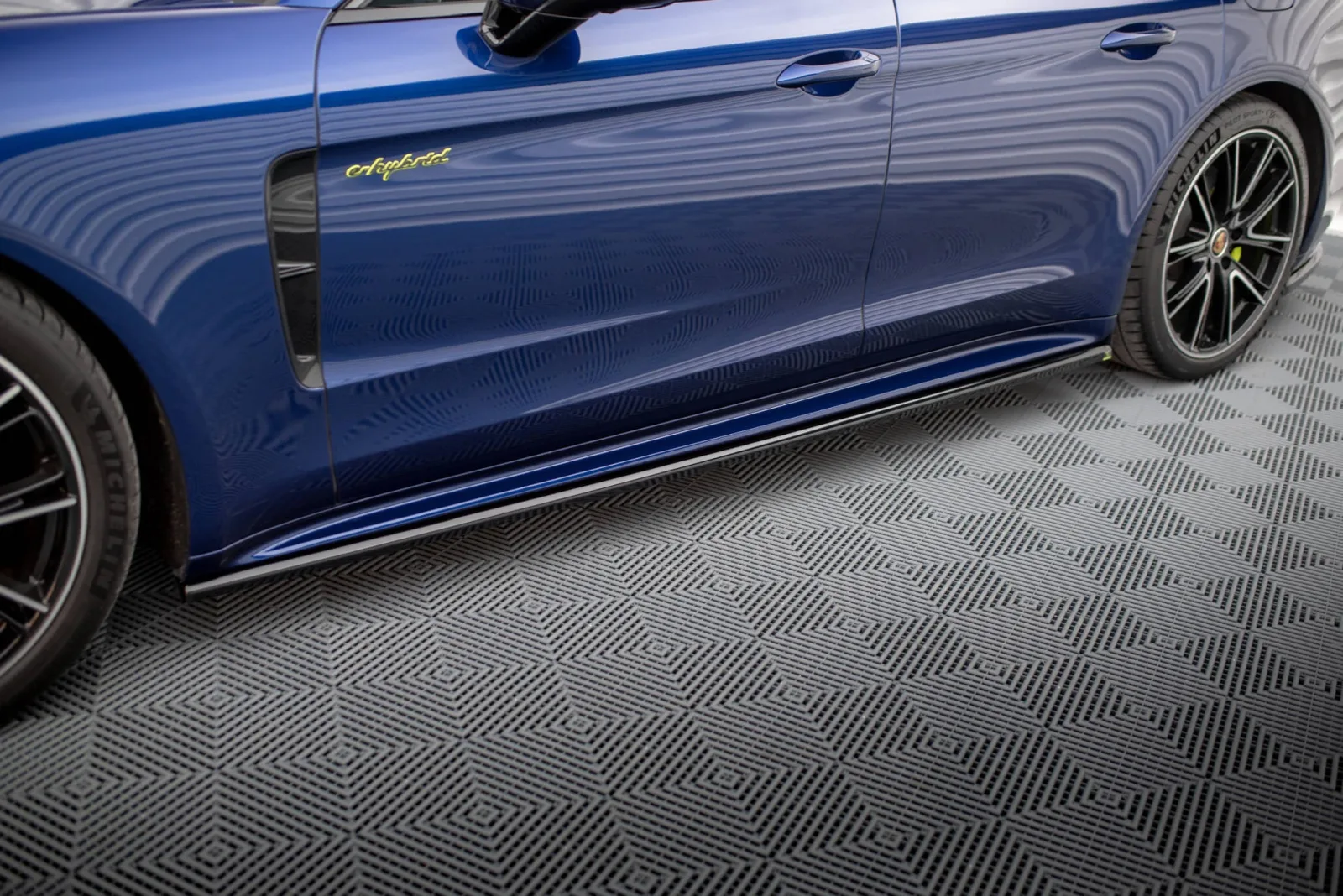 Side Skirts Diffusers compatible with Porsche Panamera E-Hybrid 971 Facelift