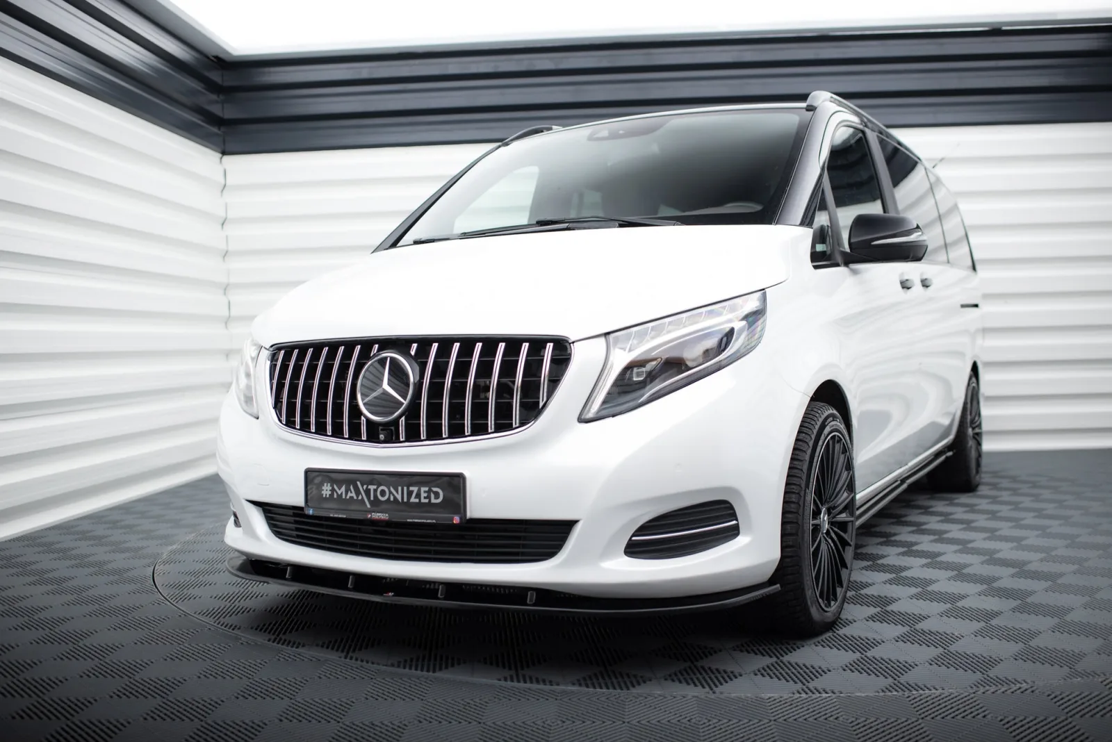 Front Splitter V.2 compatible with Mercedes-Benz V-Class W447