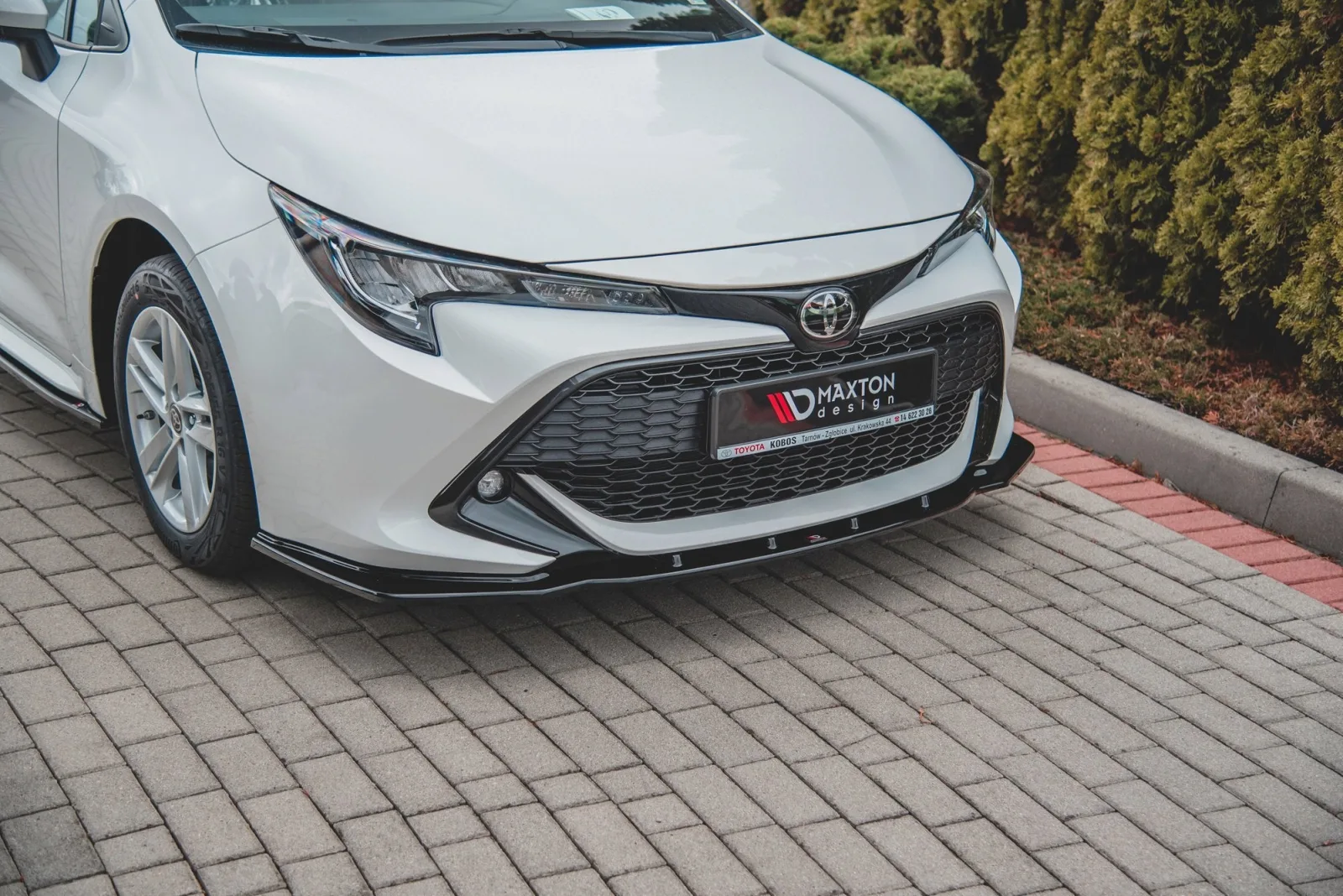 Front Splitter V.1 compatible with Toyota Corolla XII Touring Sports/ Hatchback