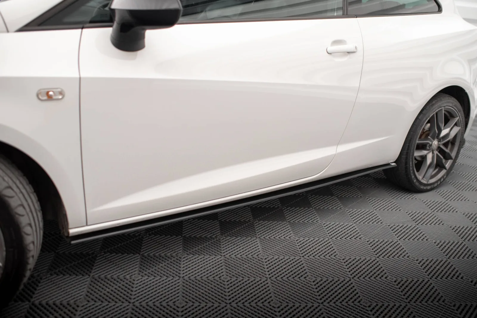 Side Skirts Diffusers Street Pro compatible with Seat Ibiza Cupra Sport Coupe Mk4