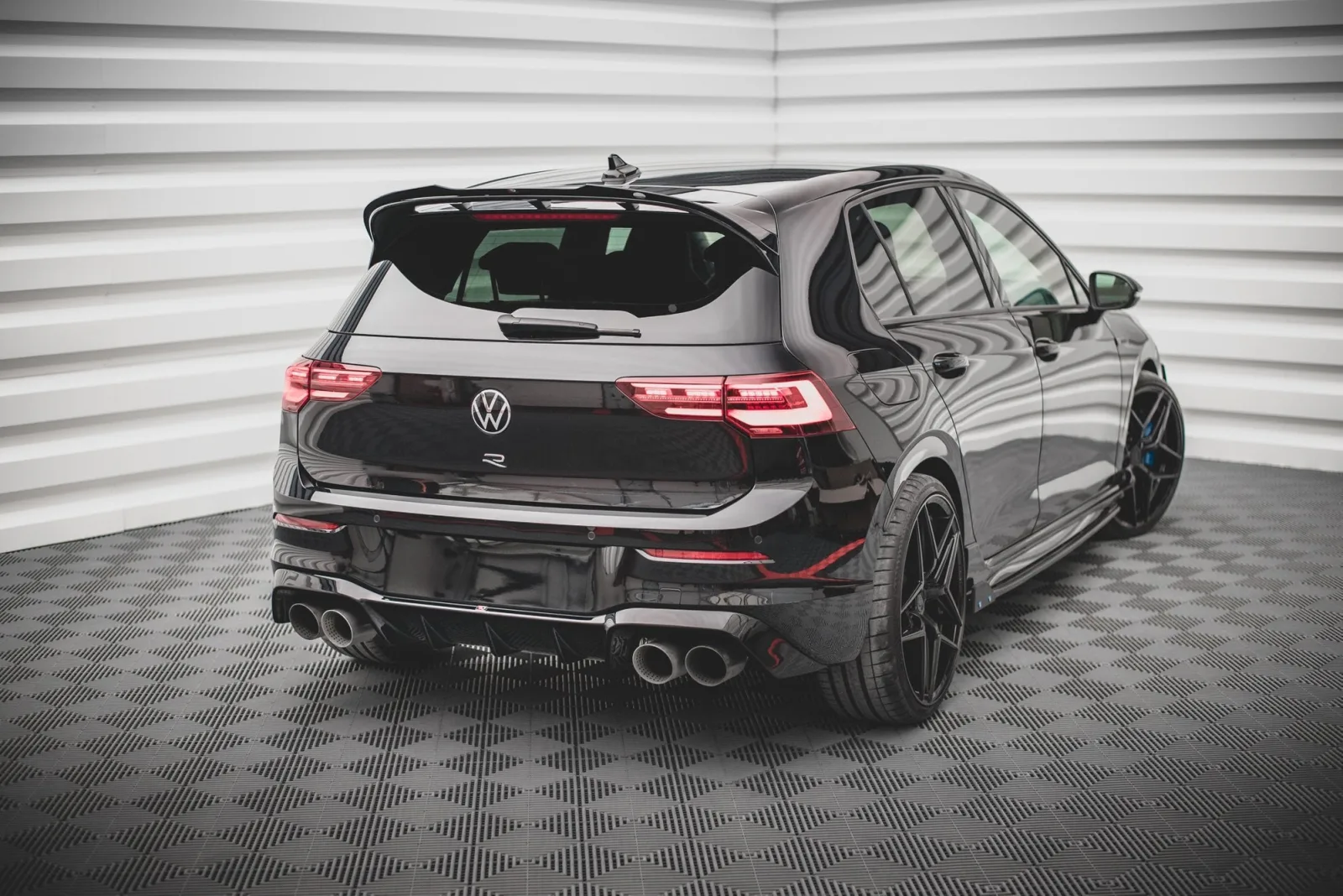 Rear Valance V.1 compatible with Volkswagen Golf R Hatchback Mk8