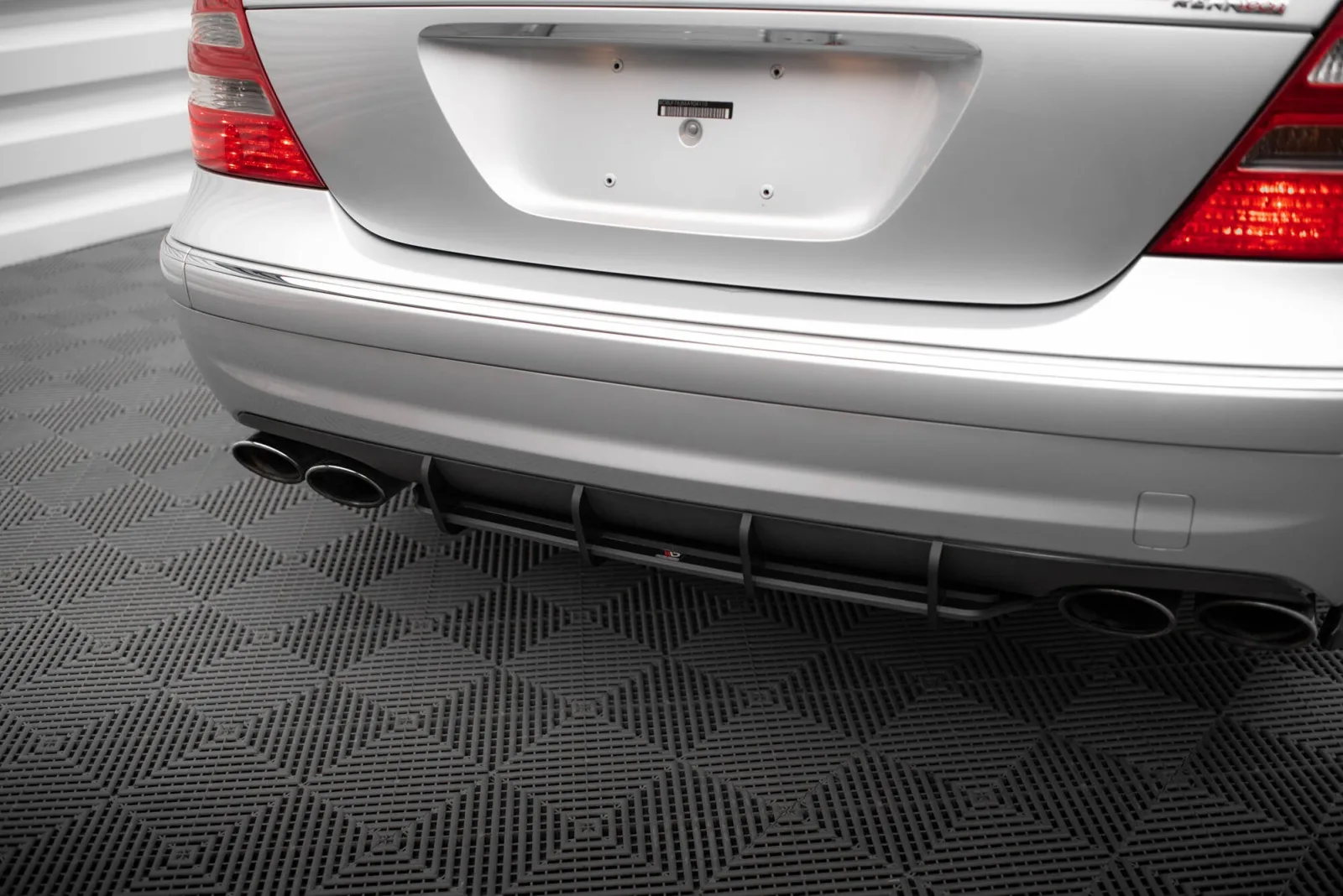 Rear Diffuser Street Pro compatible with Mercedes-Benz E 55 AMG W211