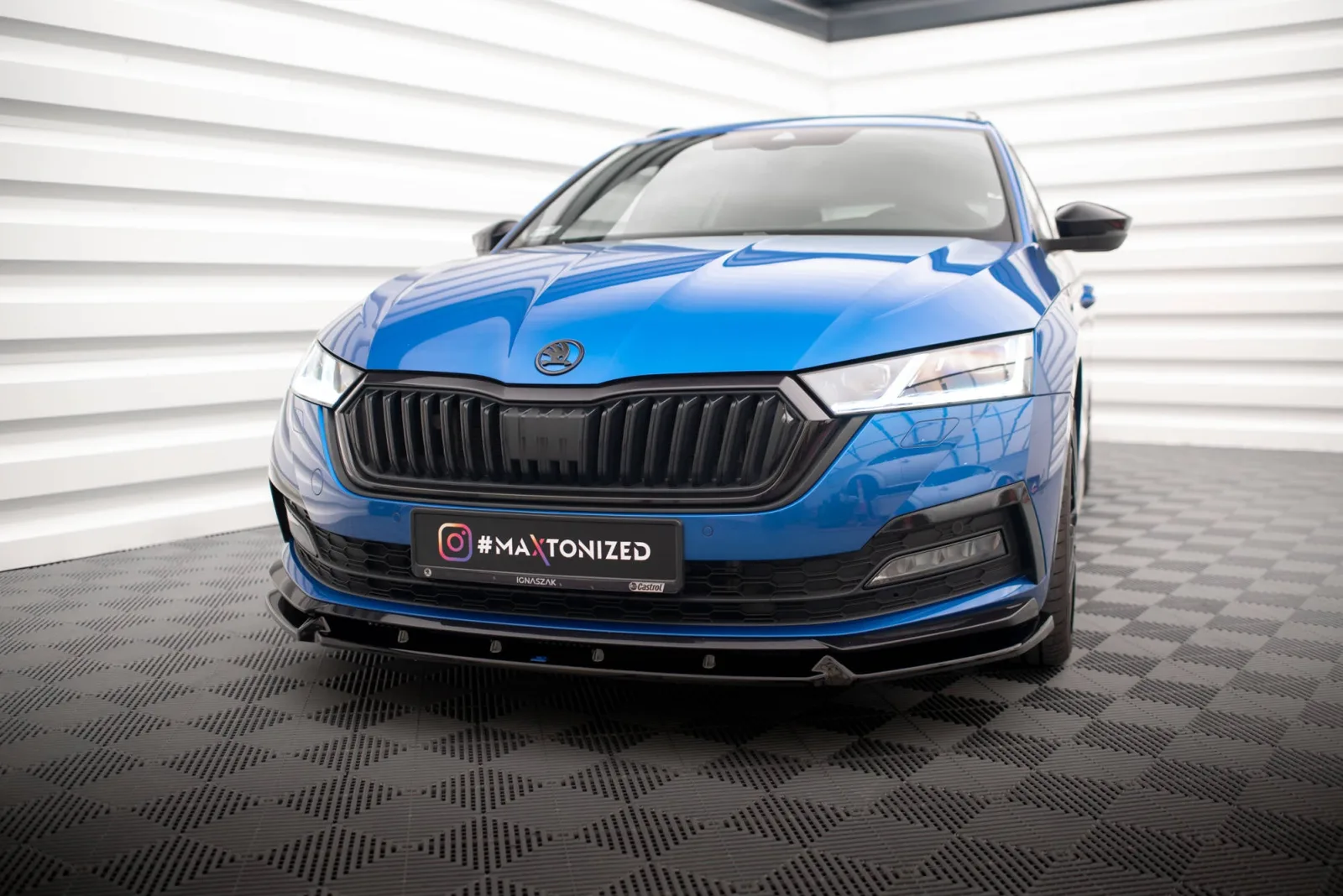 Front Splitter V.1 compatible with Skoda Octavia Sportline Mk4