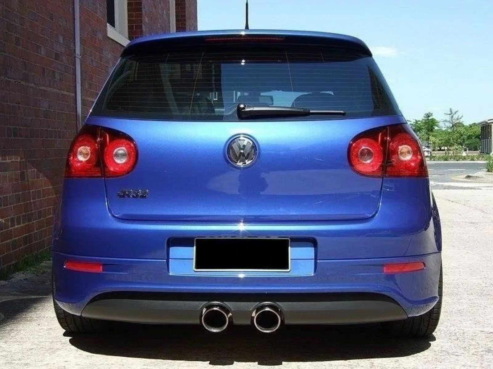 Rear Diffuser compatible with VW Golf 5 R32 (2 holes for exhaust, exhaust R32)