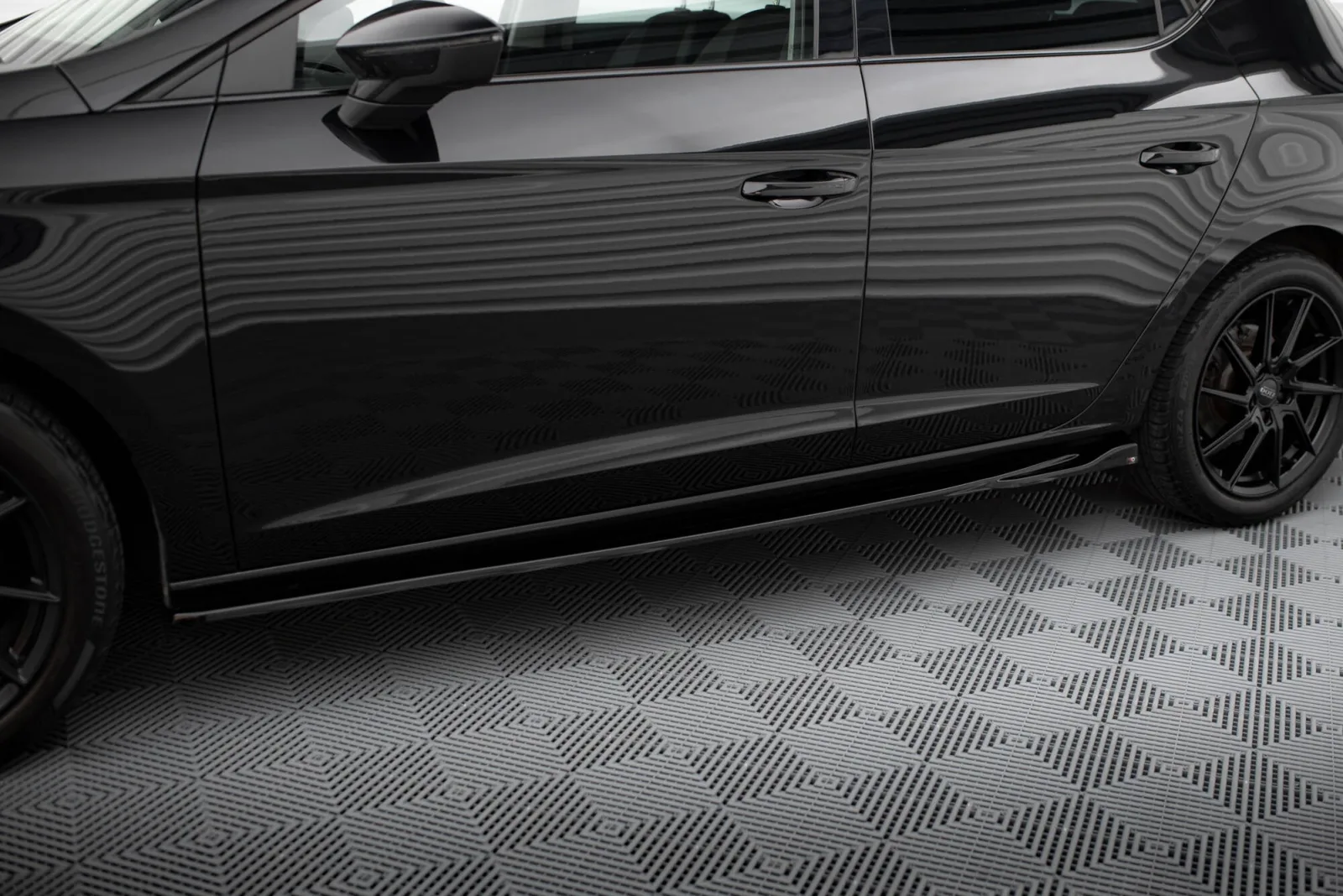 Side Skirts Diffusers V.4 compatible with Seat Leon Cupra / FR Mk3 FL