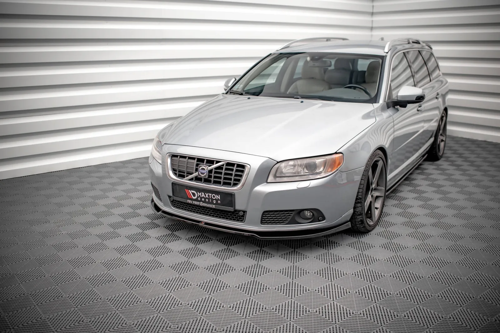 Front Splitter V.2 compatible with Volvo V70 Mk3