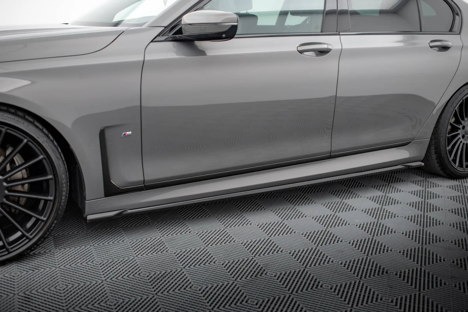 Side Skirts Diffusers V.2 compatible with BMW 7 M-Pack G11