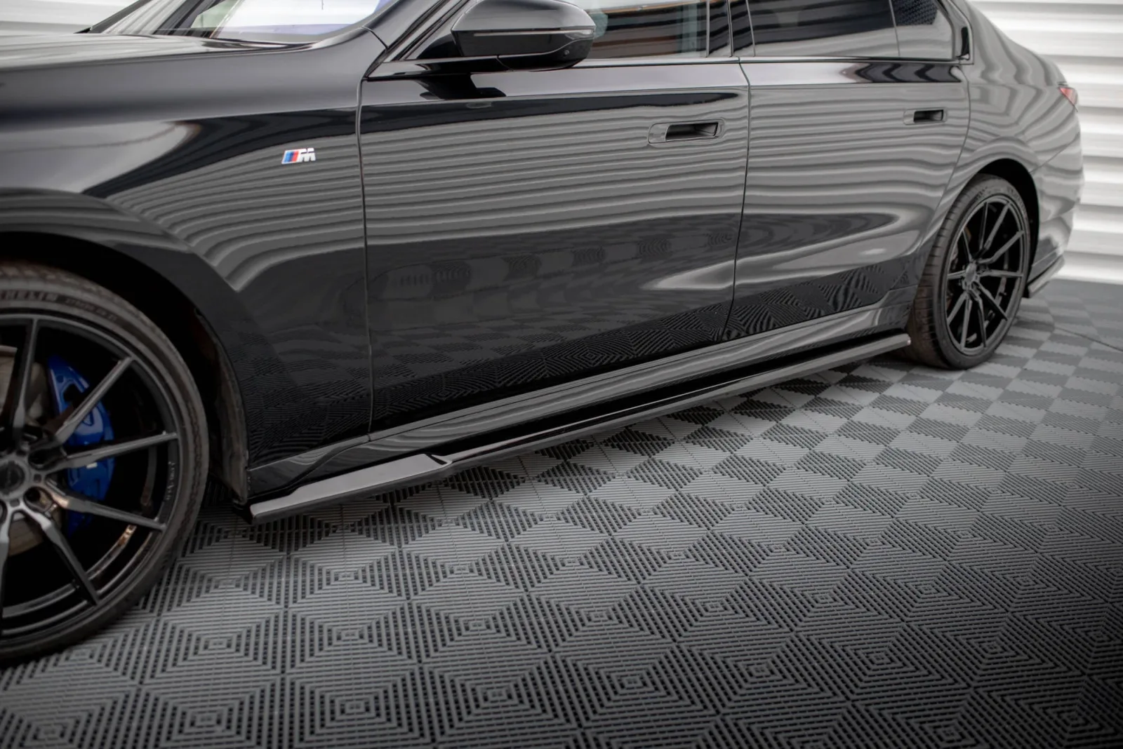Side Skirts Diffusers V.1 compatible with BMW 740d xDrive M-pack / 740i xDrive M-Pack G70