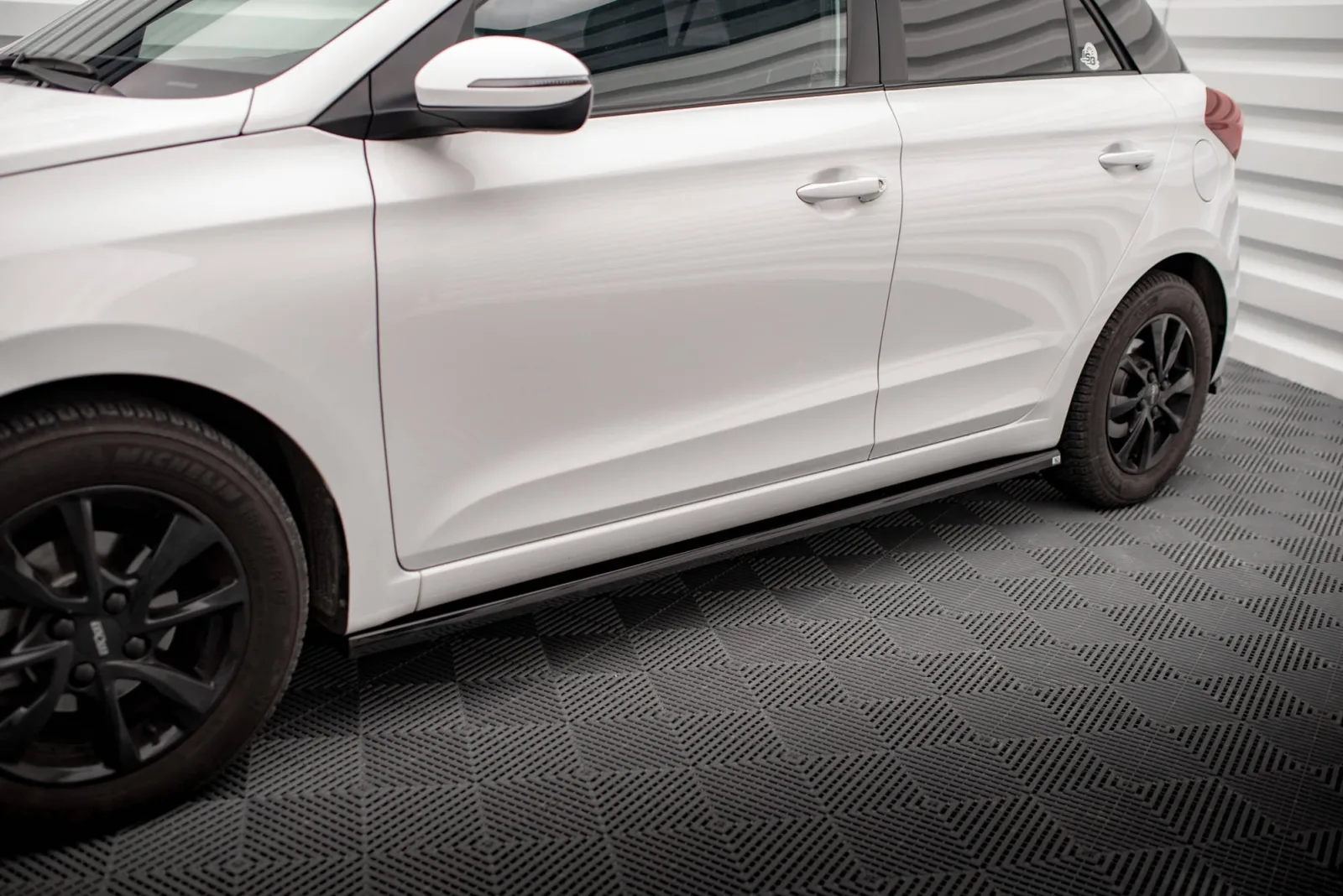 Side Skirts Diffusers compatible with Hyundai I20 Mk2 Facelift