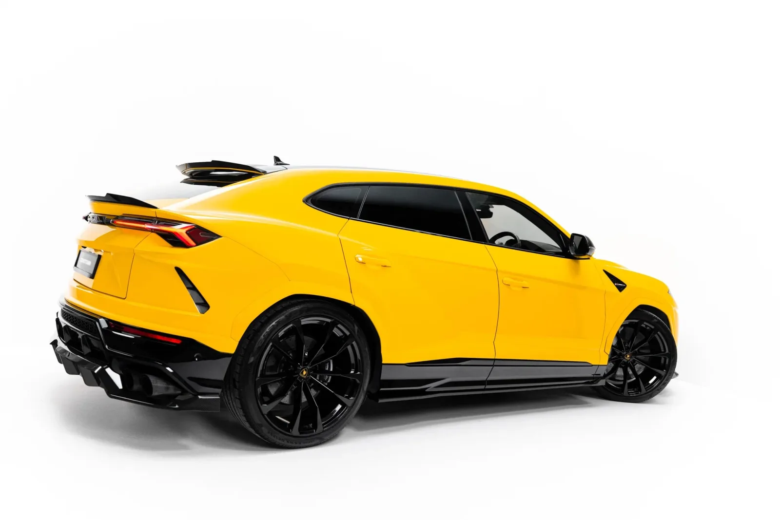 Prepreg Carbon Side Splitters compatible with Lamborghini Urus Mk 1